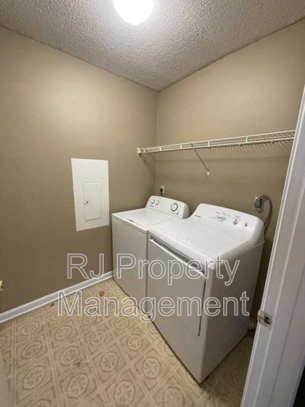 3609 Mynders Ave - Photo 5 of 12