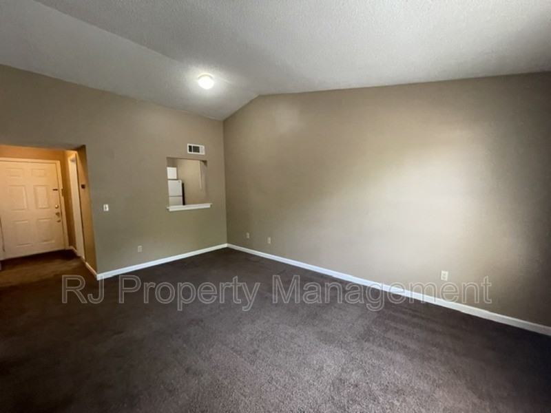 3609 Mynders Ave - Photo 6 of 12