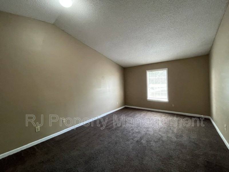 3609 Mynders Ave - Photo 7 of 12
