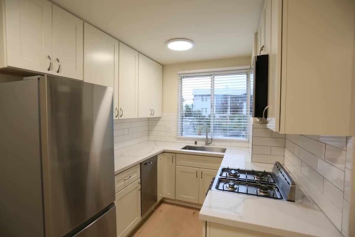 98 Vernon St #201 - Photo 3 of 8