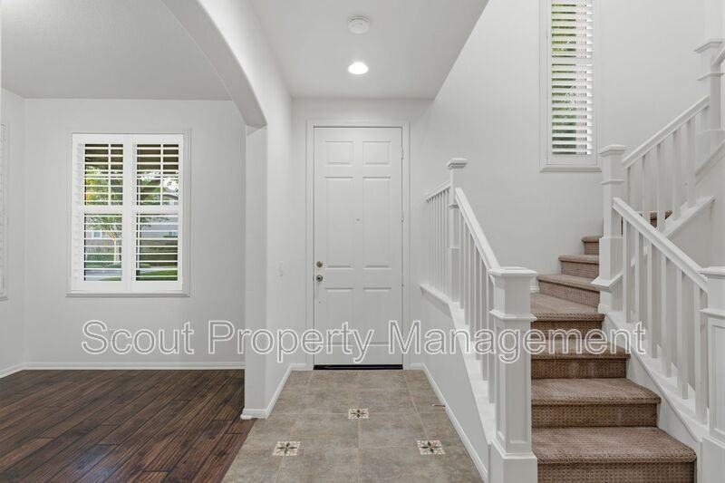 40026 Somerville Ln - Photo 3 of 31