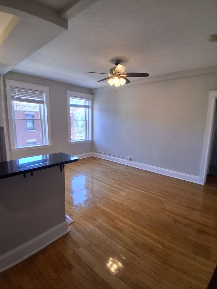 1185 Commonwealth Ave - Photo 5 of 9