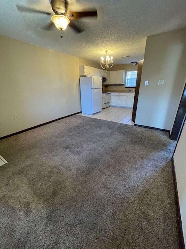 40del - Photo 2 of 44