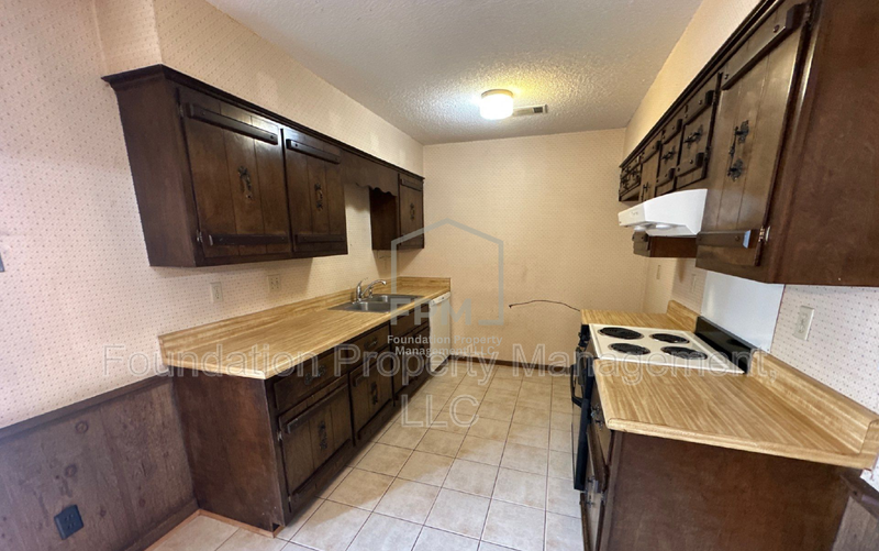 4377 Springwind Rd - Photo 3 of 23