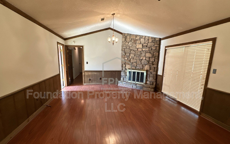 4377 Springwind Rd - Photo 7 of 23