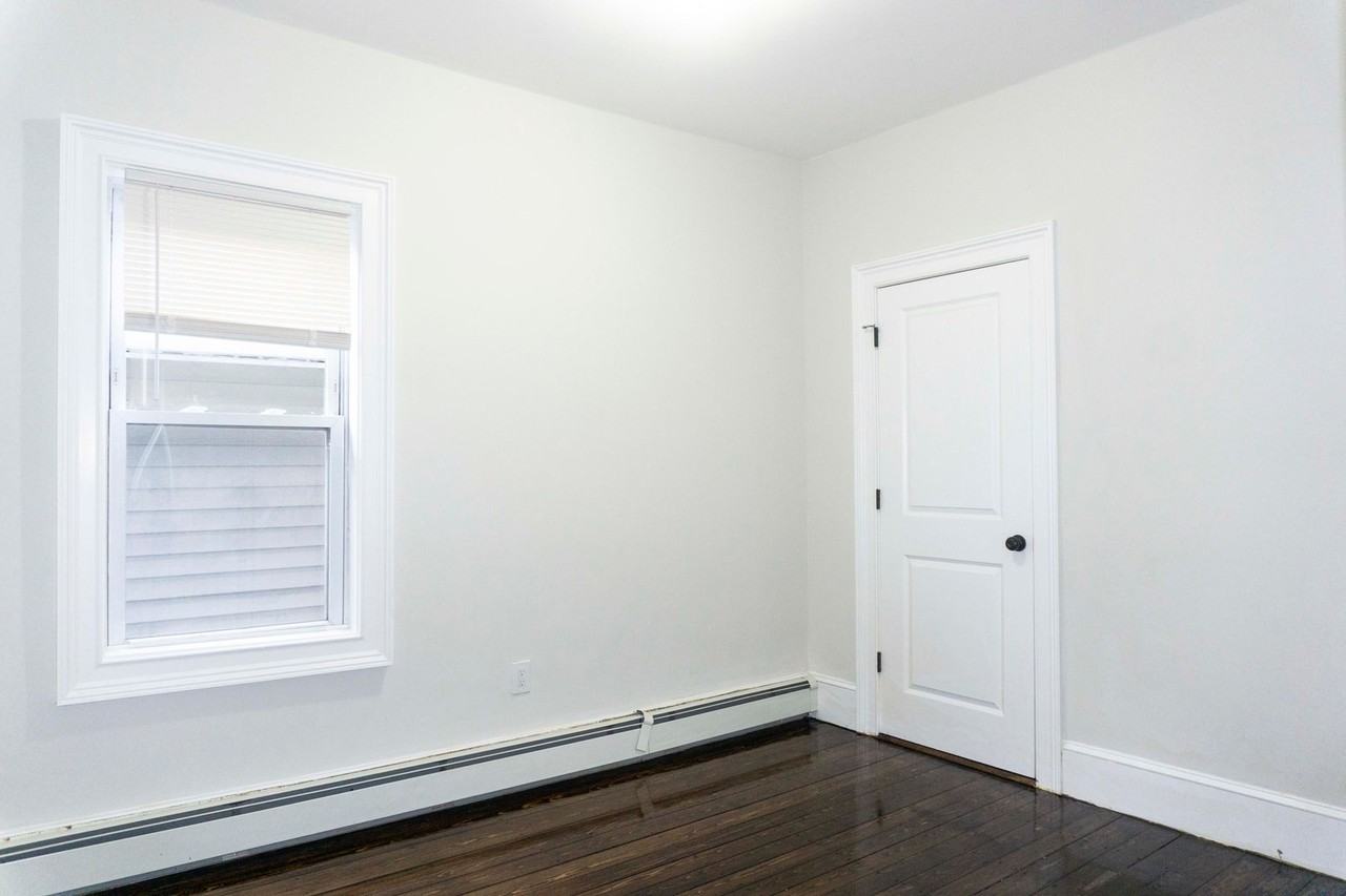 3147 Washington St - Photo 6 of 6