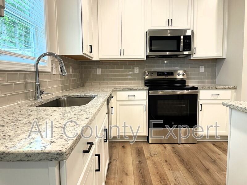 414 Fox Creek Dr - Photo 4 of 24