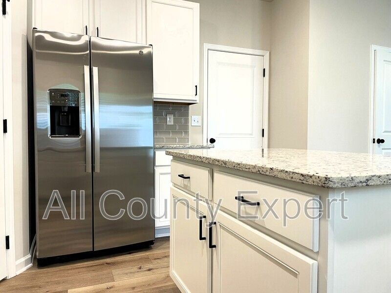 414 Fox Creek Dr - Photo 5 of 24