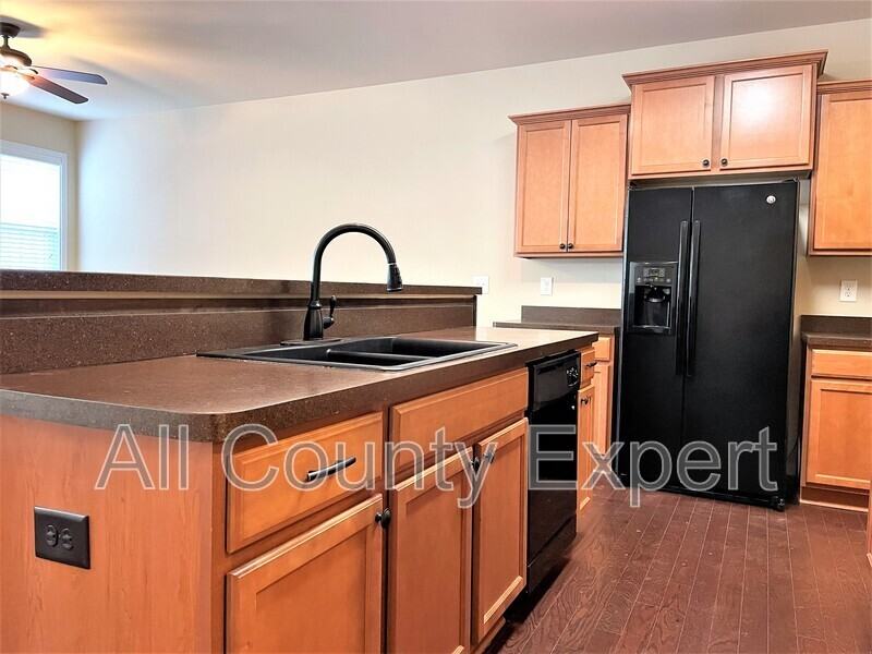 220 Bobbie Way - Photo 2 of 23