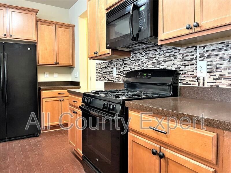 220 Bobbie Way - Photo 3 of 23