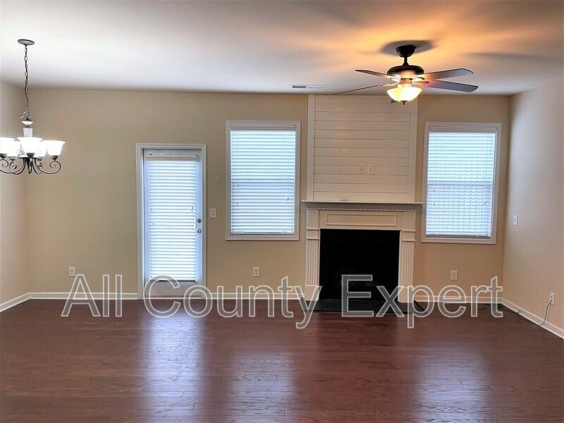 220 Bobbie Way - Photo 5 of 23