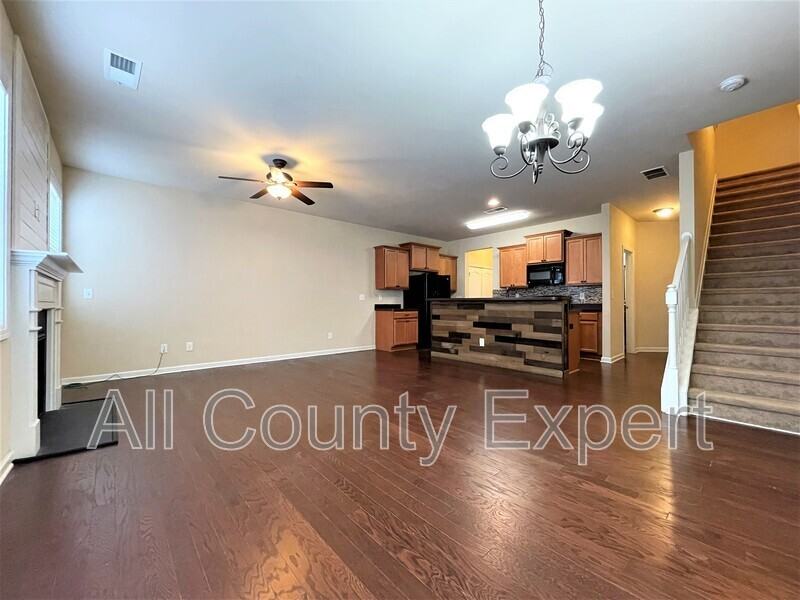 220 Bobbie Way - Photo 6 of 23