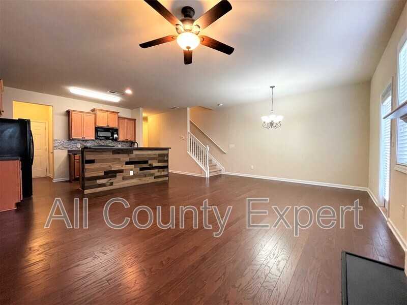 220 Bobbie Way - Photo 7 of 23