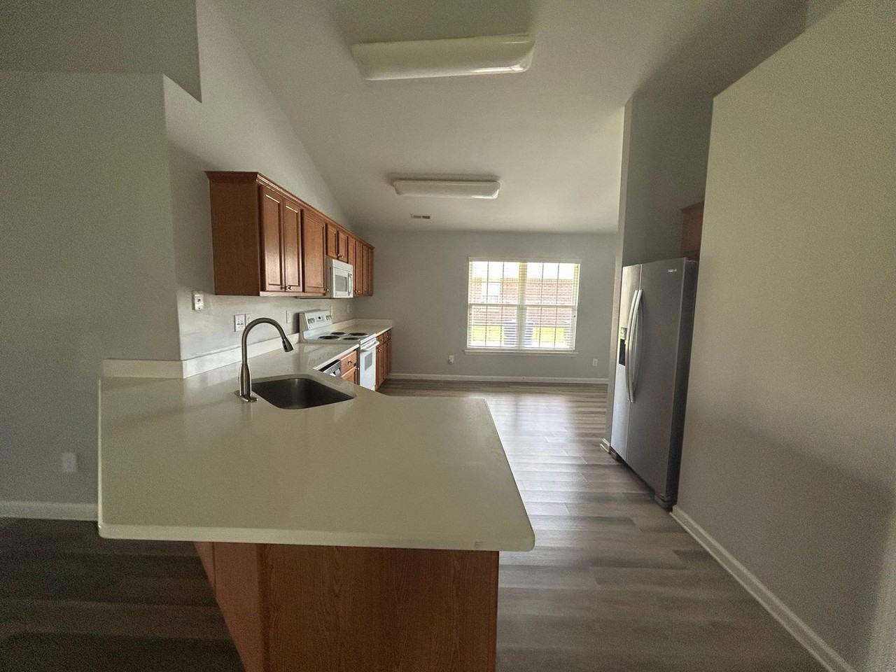114 Amsterdam Pl - Photo 5 of 22