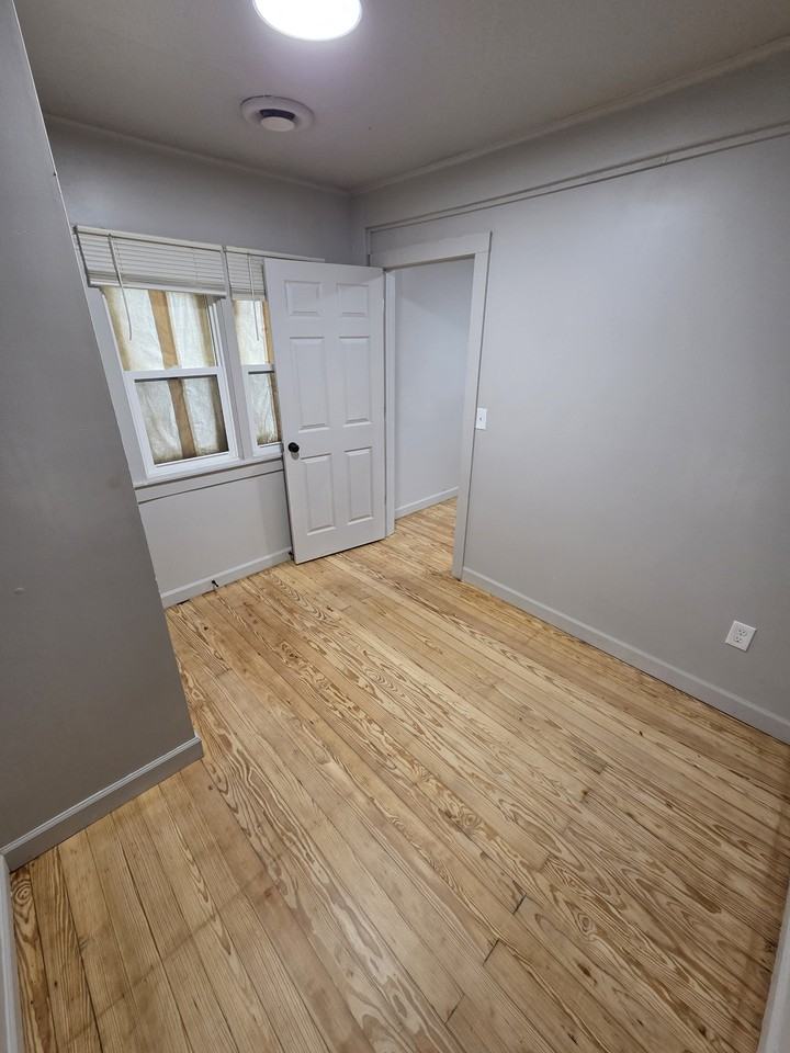 832 N Leroy St #1 - Photo 5 of 10