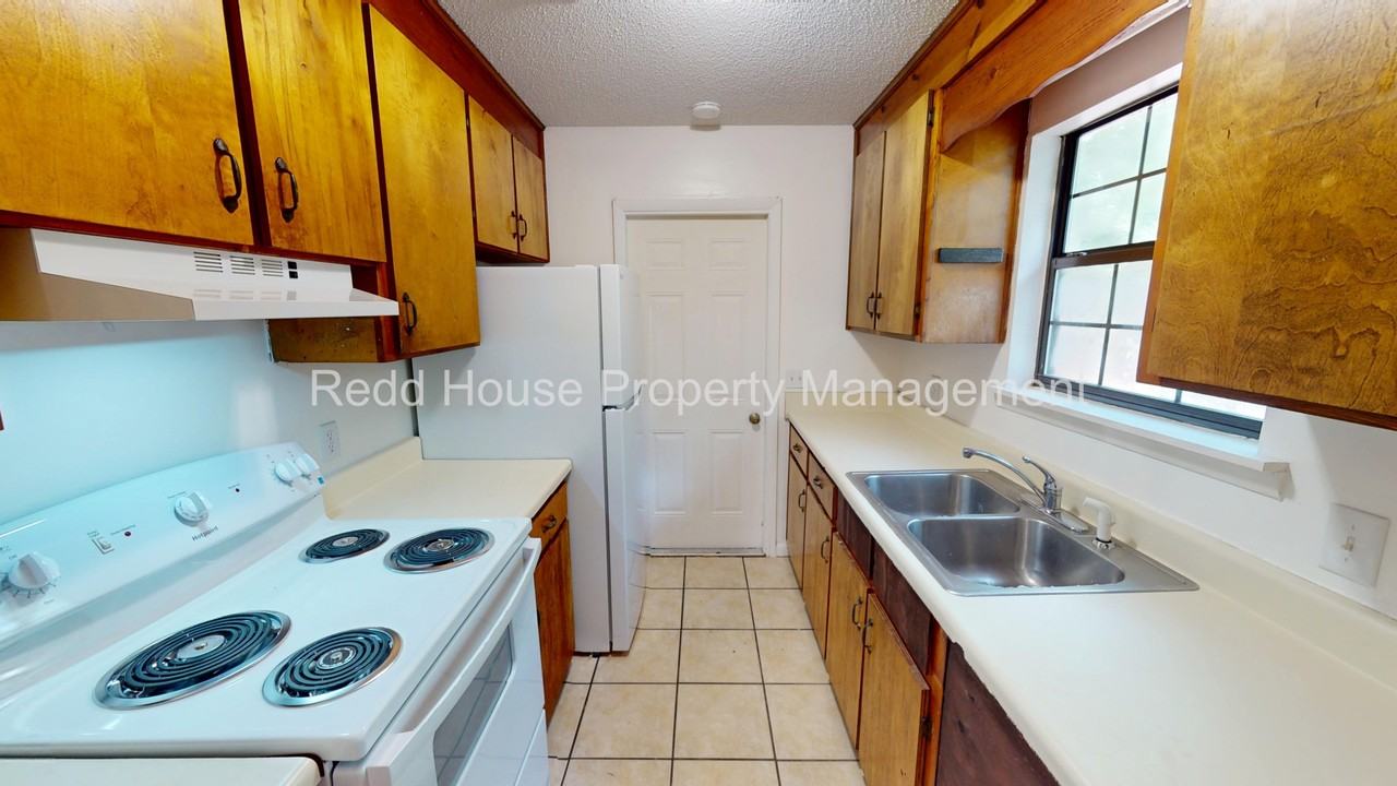 111 Oakridge Cir - Photo 4 of 19