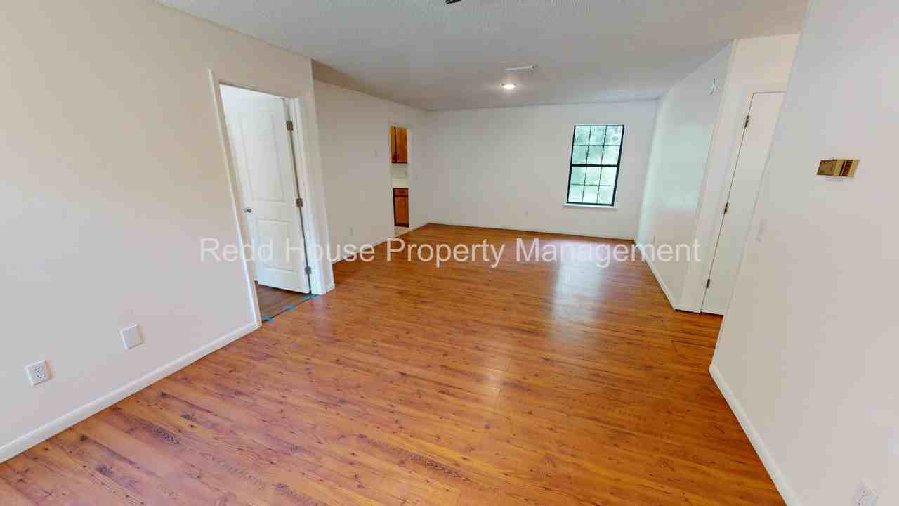 111 Oakridge Cir - Photo 5 of 19