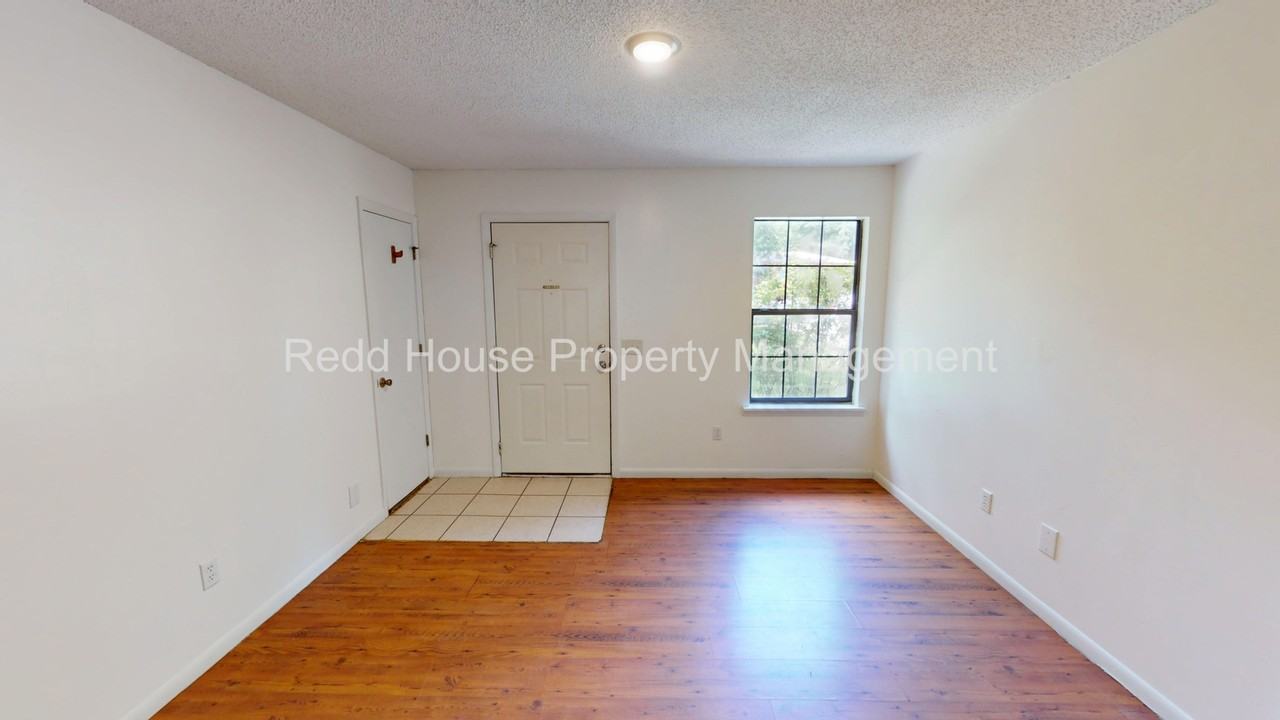 111 Oakridge Cir - Photo 6 of 19