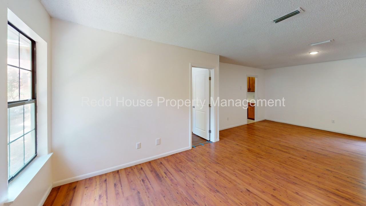 111 Oakridge Cir - Photo 7 of 19