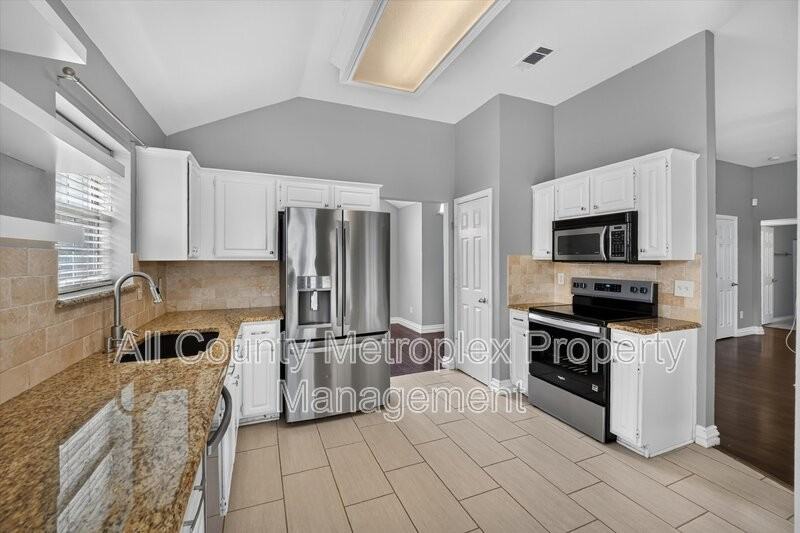 11312 Promenade Rd - Photo 3 of 12