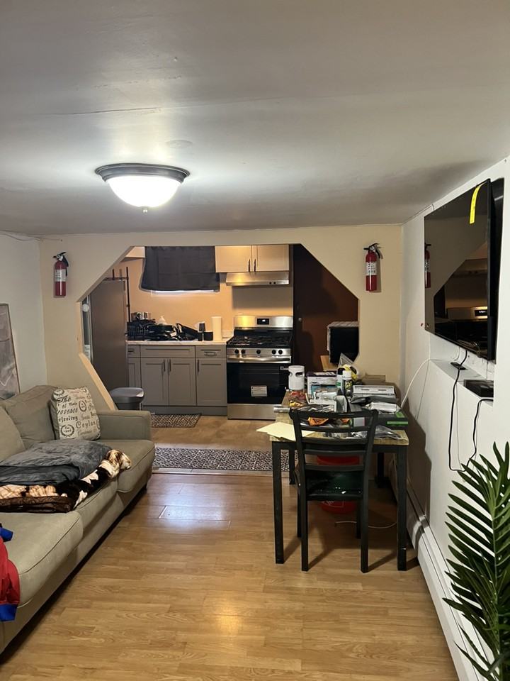 520 Sheffield Avenue #1R - Photo 2 of 3