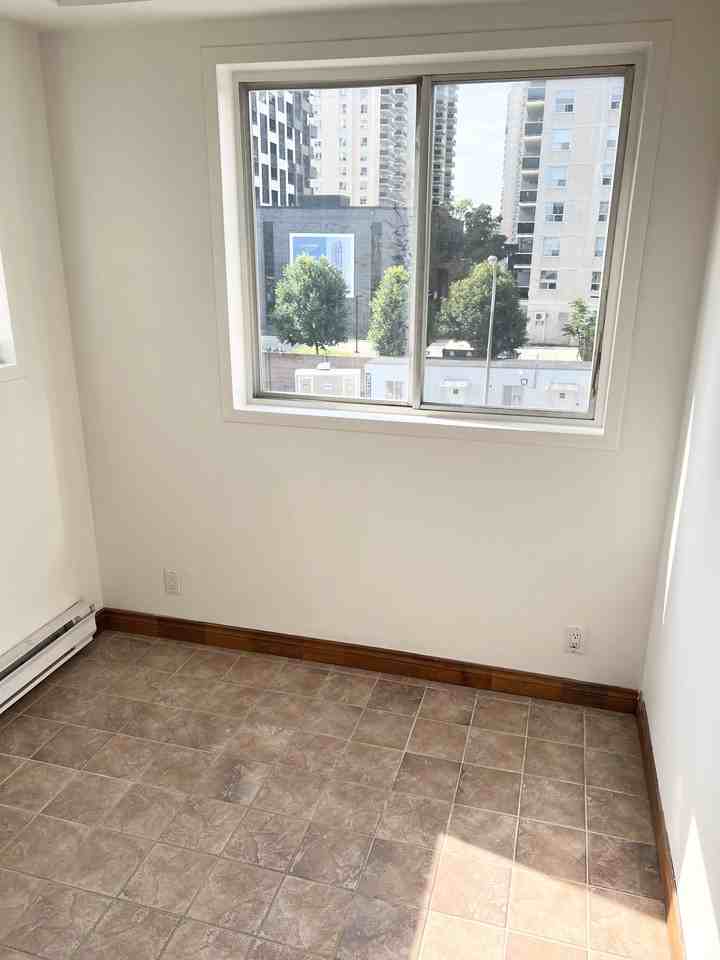 1914 Bloor Street West - Photo 3 of 11