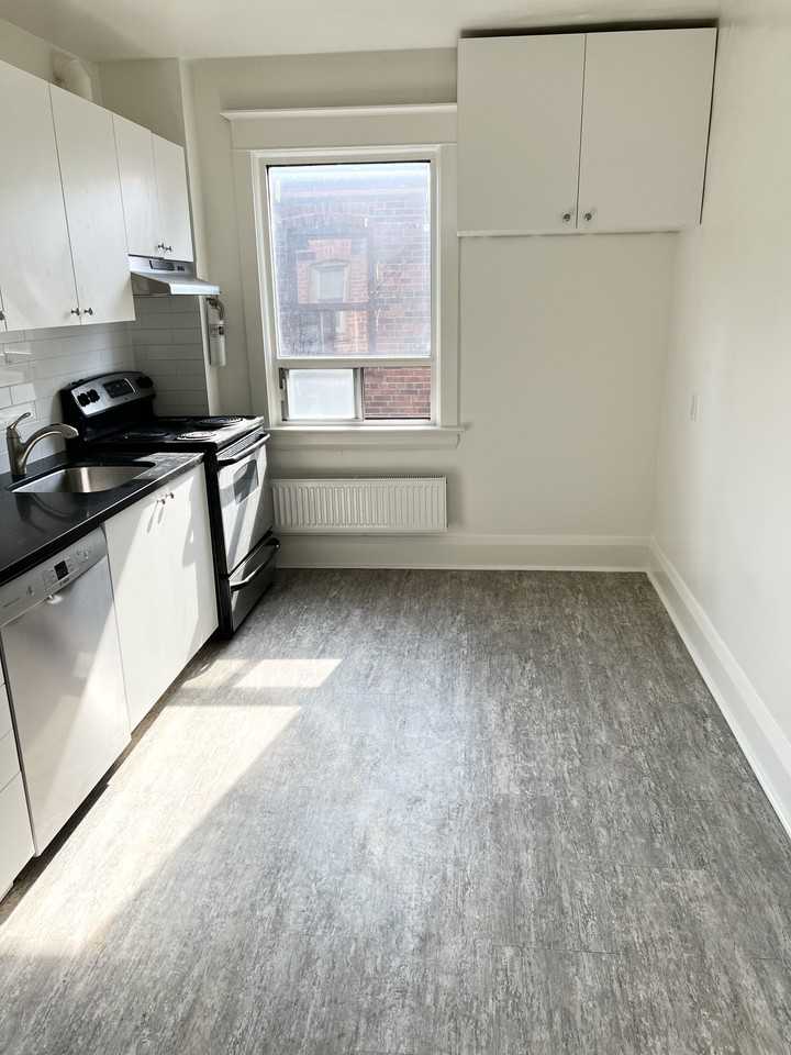 1914 Bloor Street West - Photo 5 of 11
