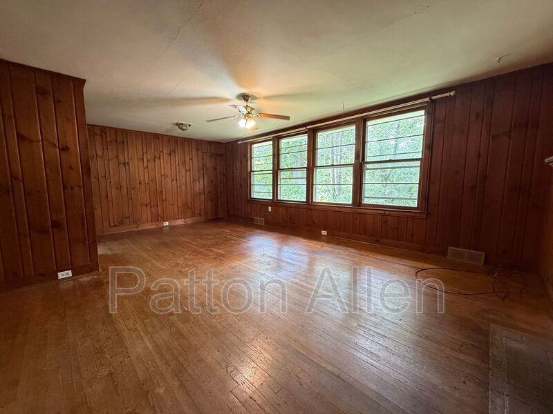 110 Locust Ct - Photo 3 of 24
