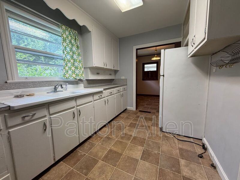 110 Locust Ct - Photo 6 of 24