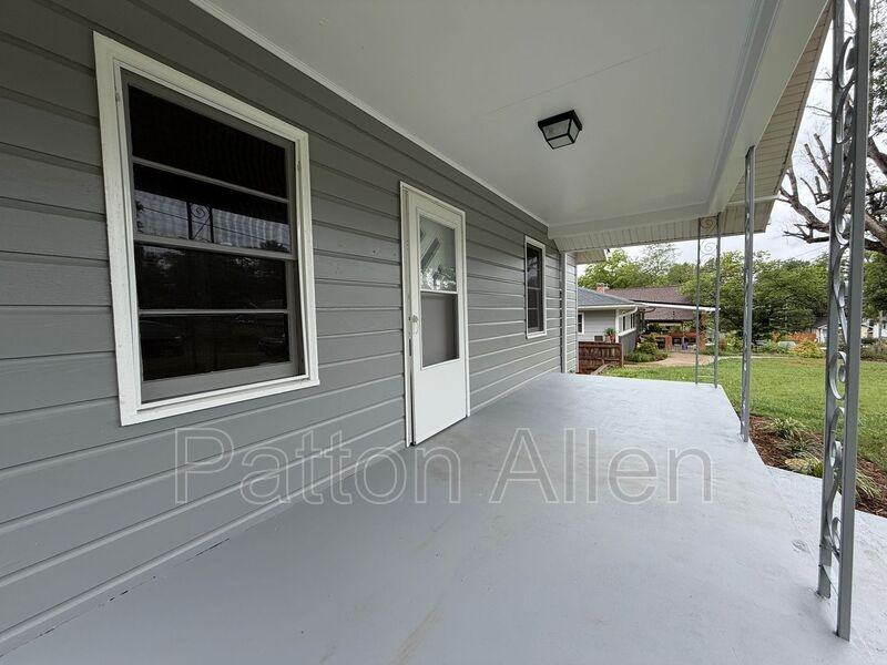 184 Pennsylvania Ave - Photo 2 of 18