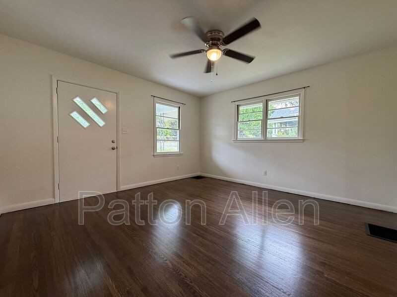 184 Pennsylvania Ave - Photo 3 of 18
