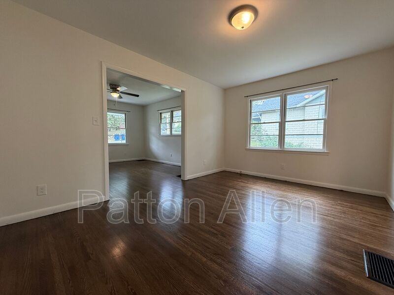 184 Pennsylvania Ave - Photo 6 of 18