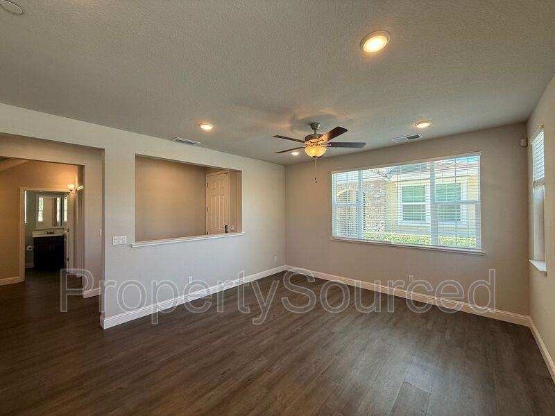 948 Posey St - Photo 5 of 50