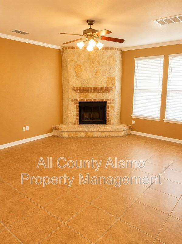 5565 Saffron Way - Photo 6 of 35