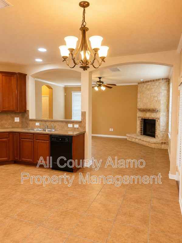 5565 Saffron Way - Photo 7 of 35