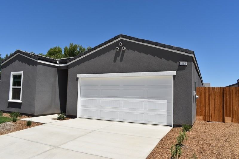 4486 N San Clemente Ave - Photo 2 of 29
