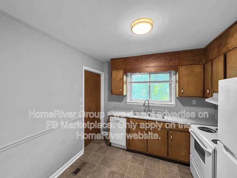 703 Barlow Way - Photo 7 of 19