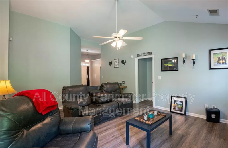 708 Riverside Dr Nw - Photo 4 of 11