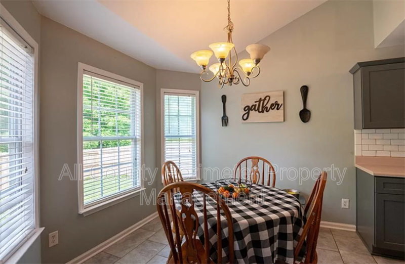708 Riverside Dr Nw - Photo 5 of 11