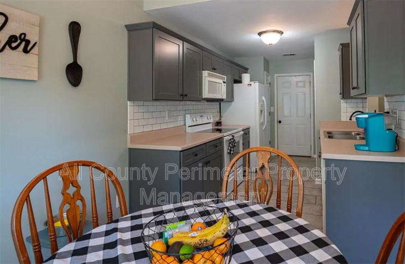 708 Riverside Dr Nw - Photo 6 of 11