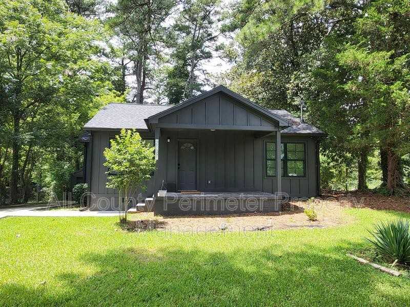 2107 Pinehurst Dr