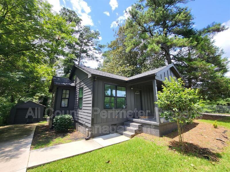 2107 Pinehurst Dr - Photo 2 of 10