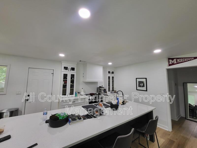 2107 Pinehurst Dr - Photo 4 of 10