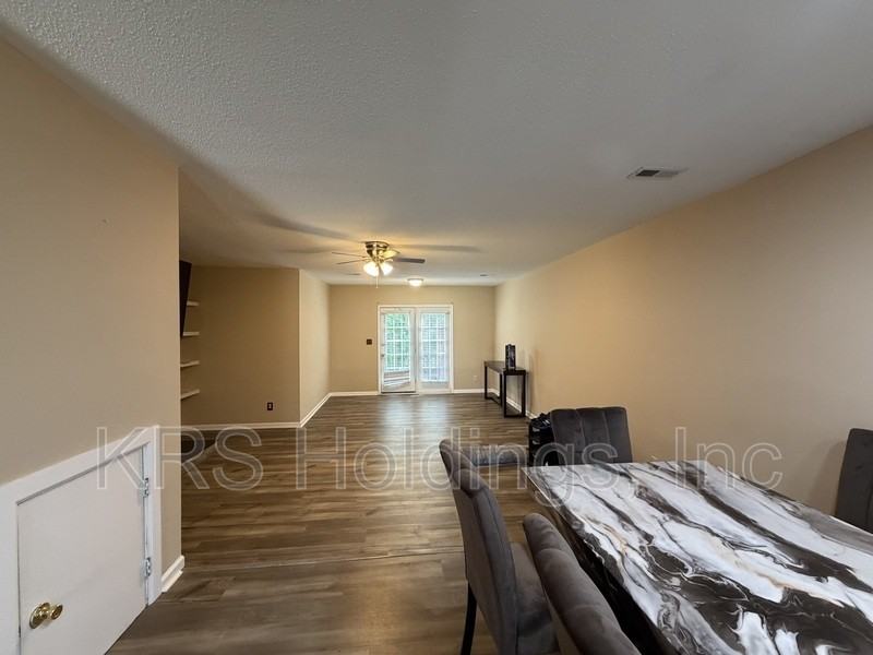 940 Allendale Dr - Photo 3 of 19