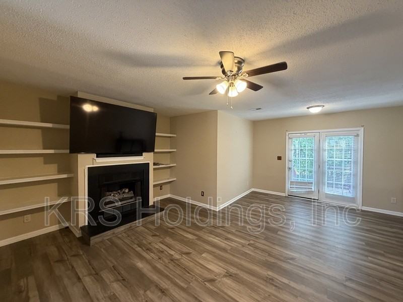 940 Allendale Dr - Photo 4 of 19