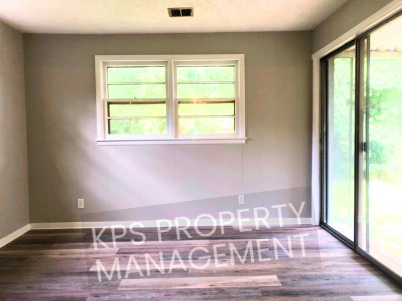 1714 Drollinger St - Photo 5 of 10