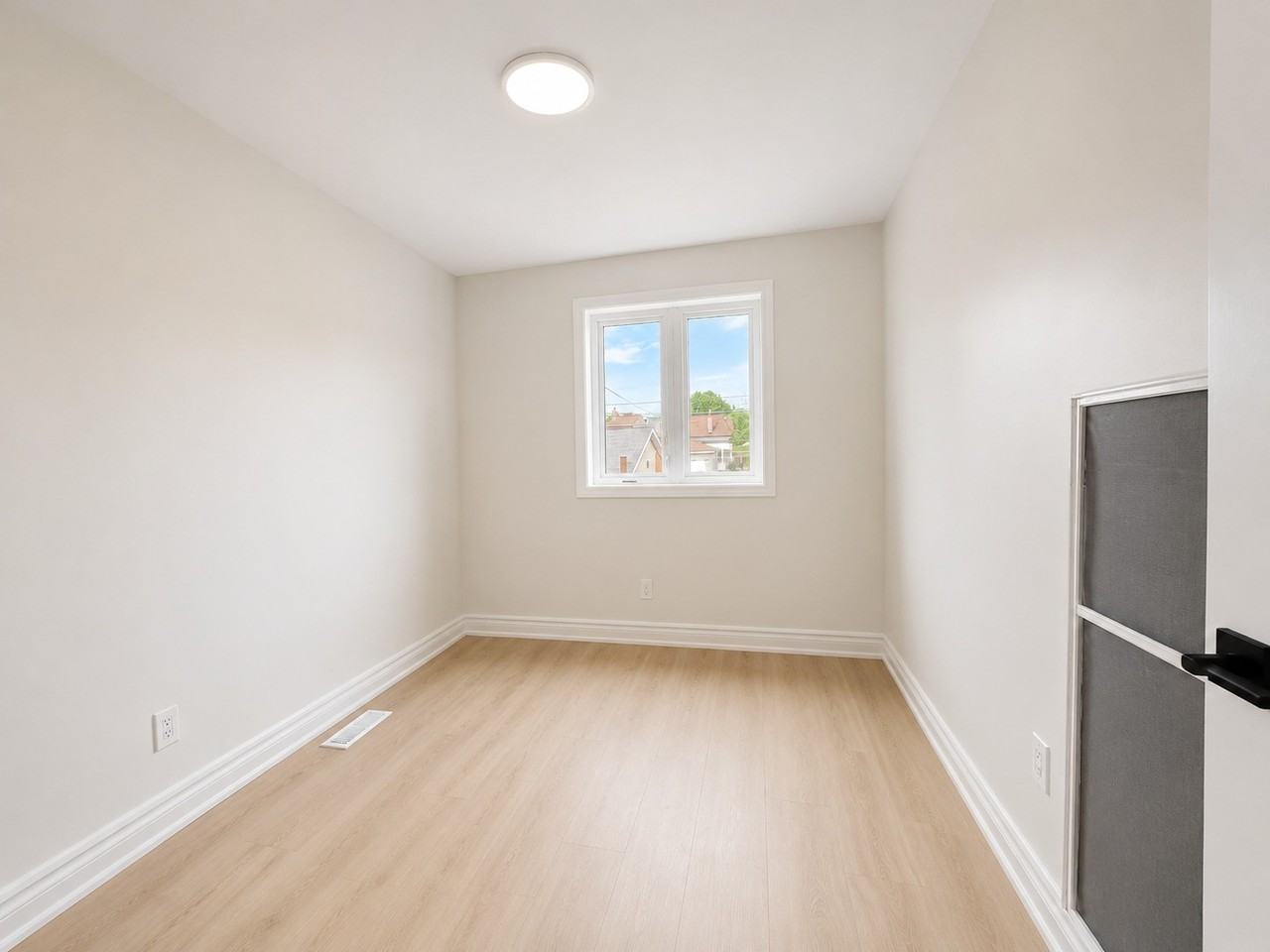 300 Earlscourt Avenue #1 - Photo 2 of 6