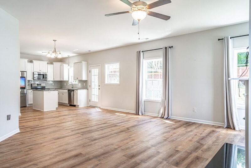 130 Henley Pl - Photo 5 of 31