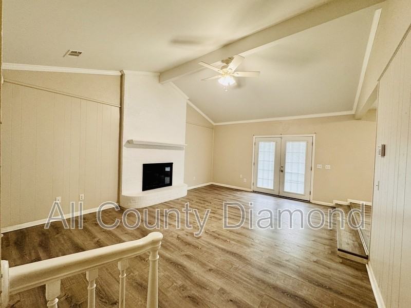618 Gabriel St - Photo 7 of 20