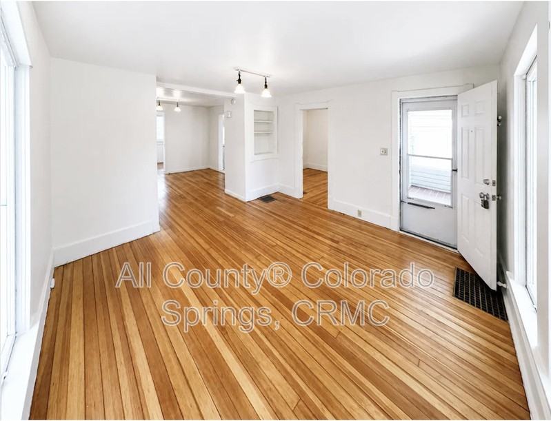 811 E Kiowa St - Photo 6 of 31